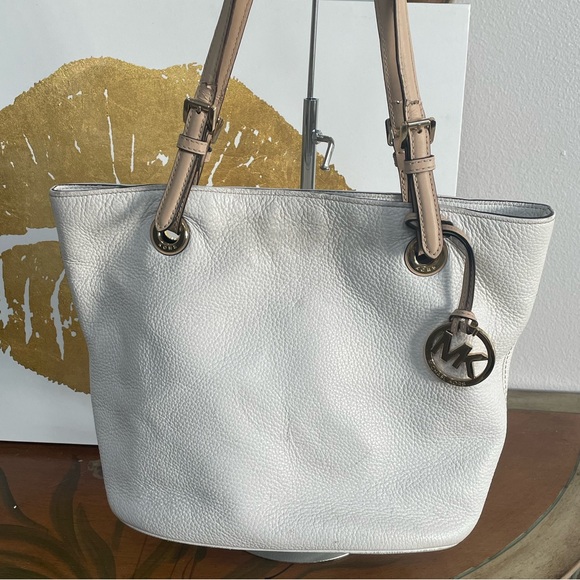 Michael Kors White Leather Shoulder Bag, gold hardware - Picture 1 of 16